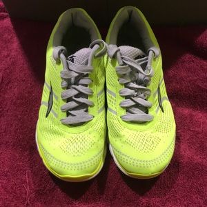 Womens avia sneakers 7.5